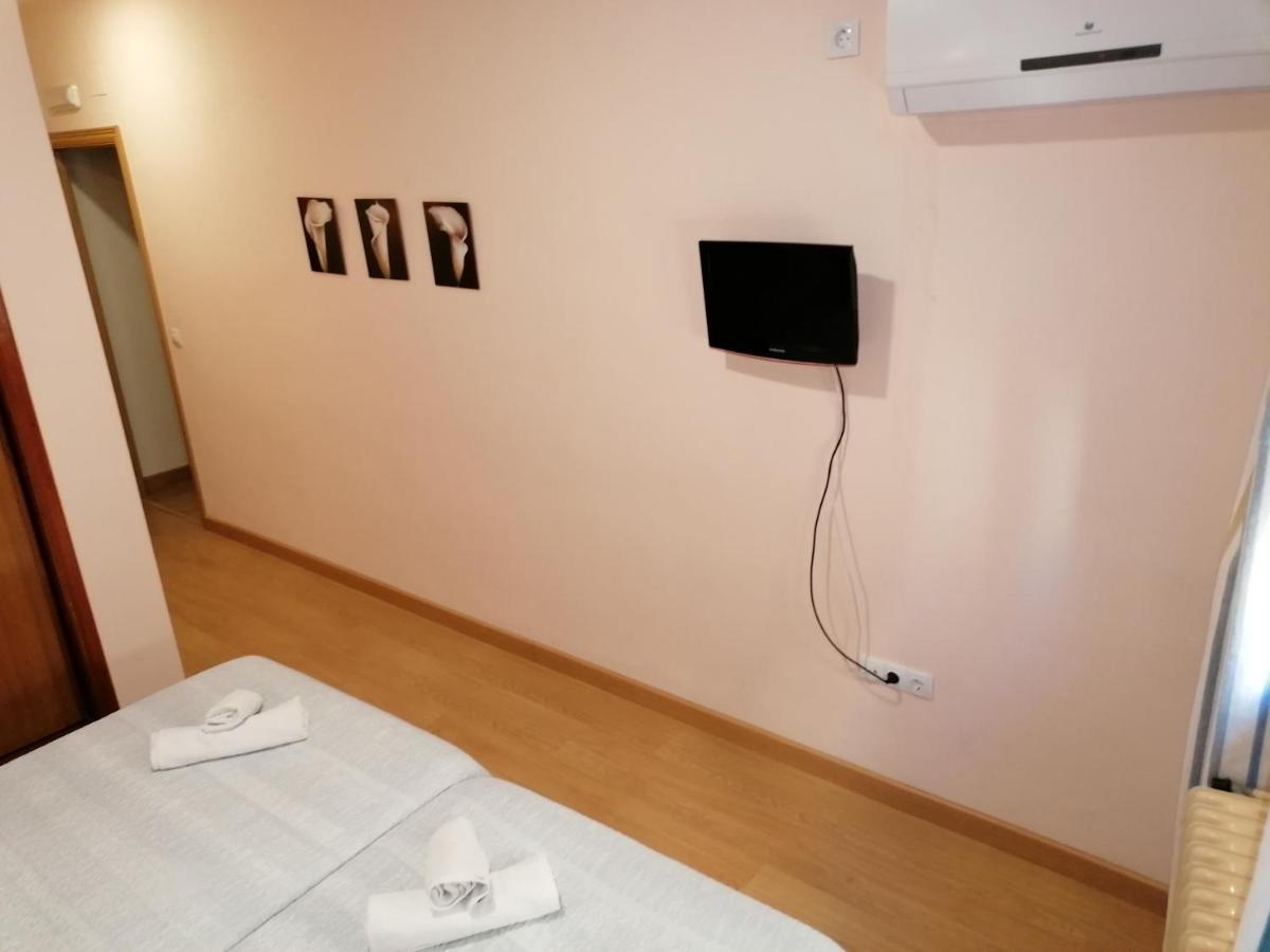 Caces Hostal Hernan Cortes מראה חיצוני תמונה