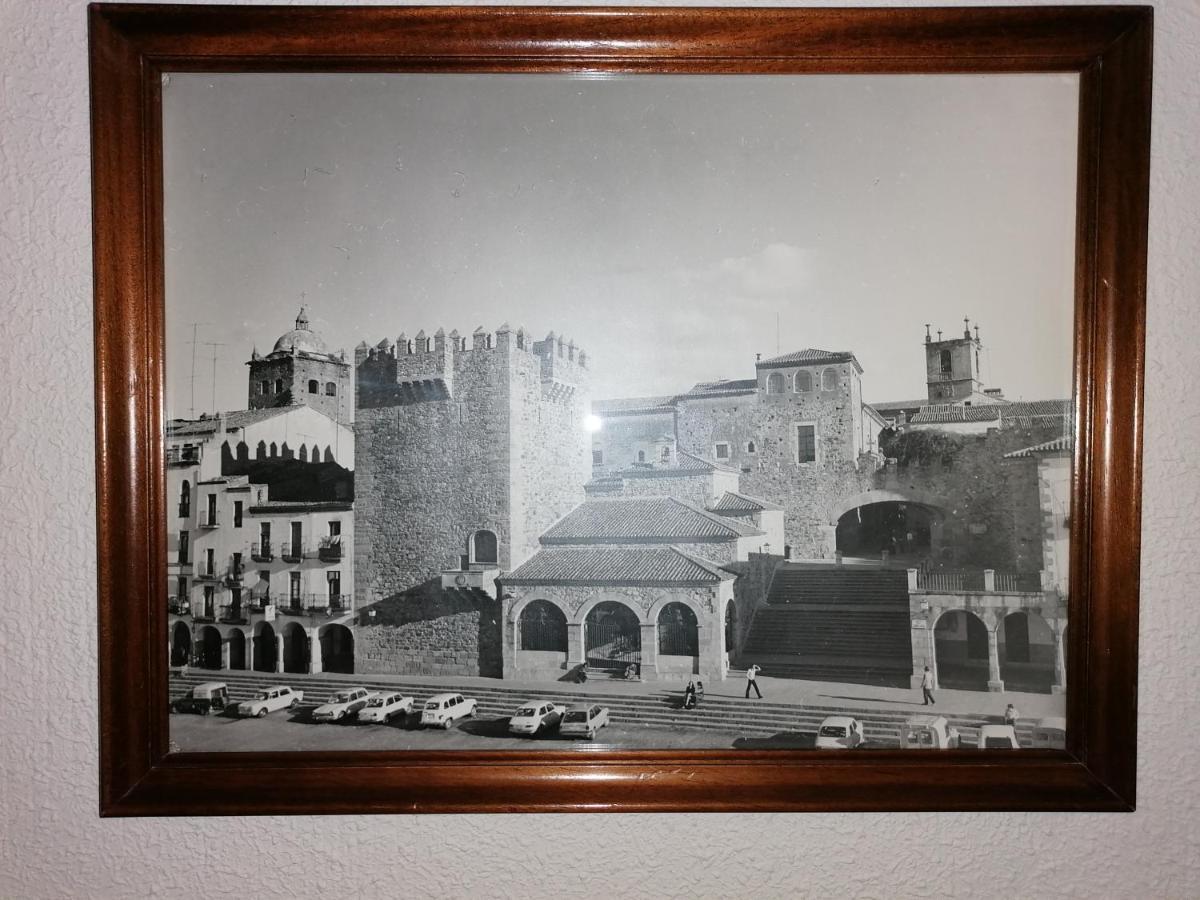 Caces Hostal Hernan Cortes מראה חיצוני תמונה