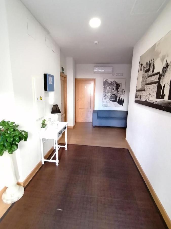 Caces Hostal Hernan Cortes מראה חיצוני תמונה