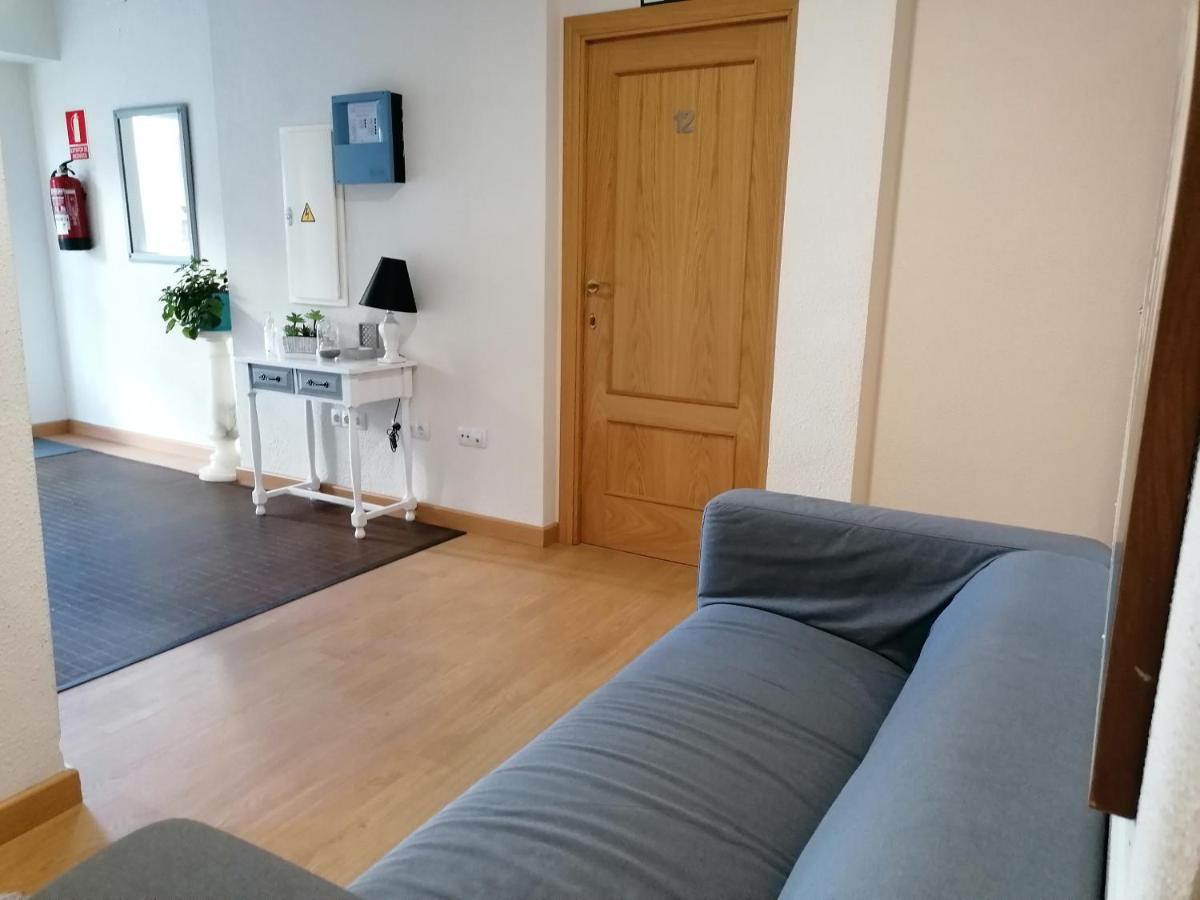 Caces Hostal Hernan Cortes מראה חיצוני תמונה