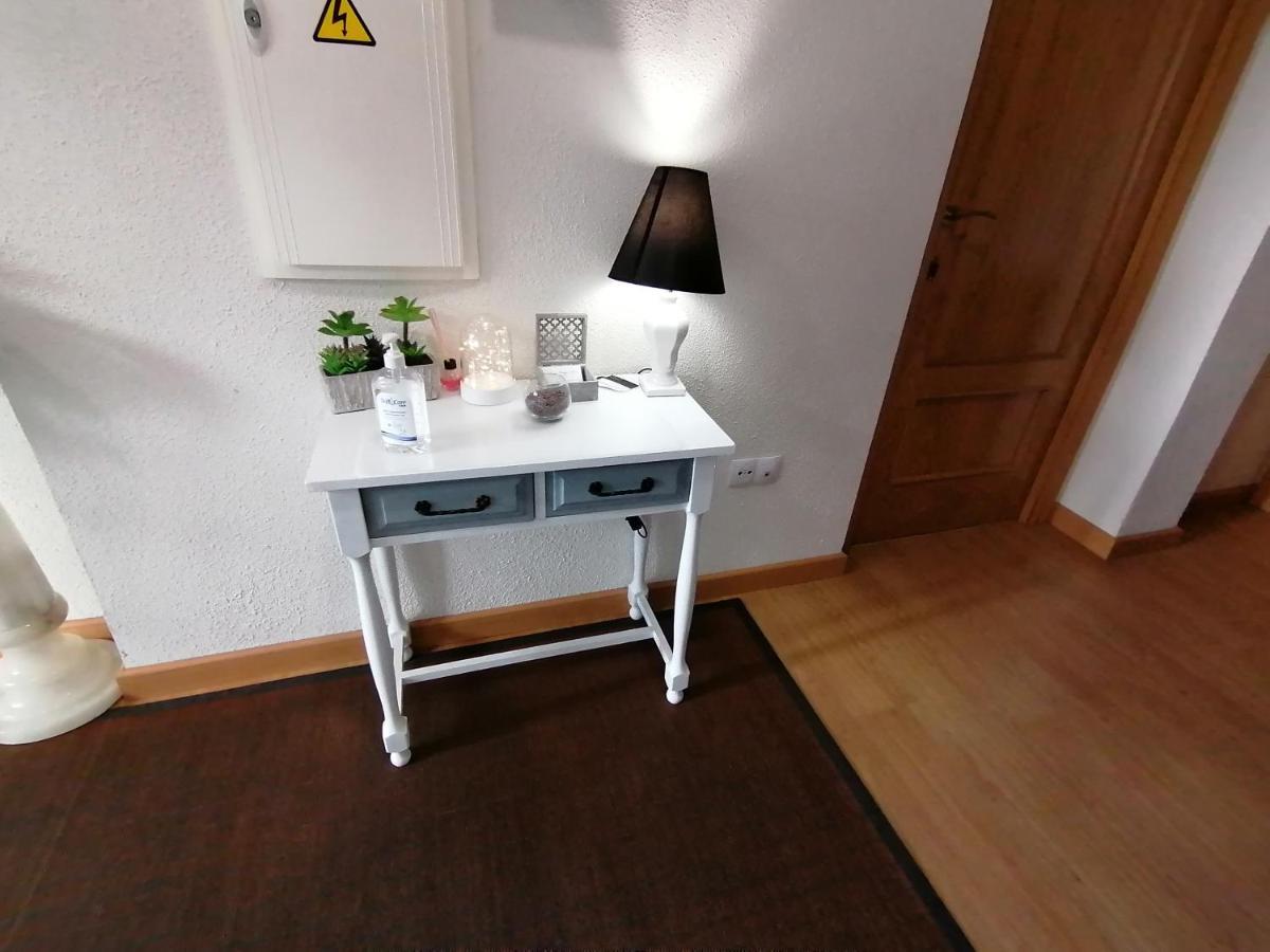 Caces Hostal Hernan Cortes מראה חיצוני תמונה