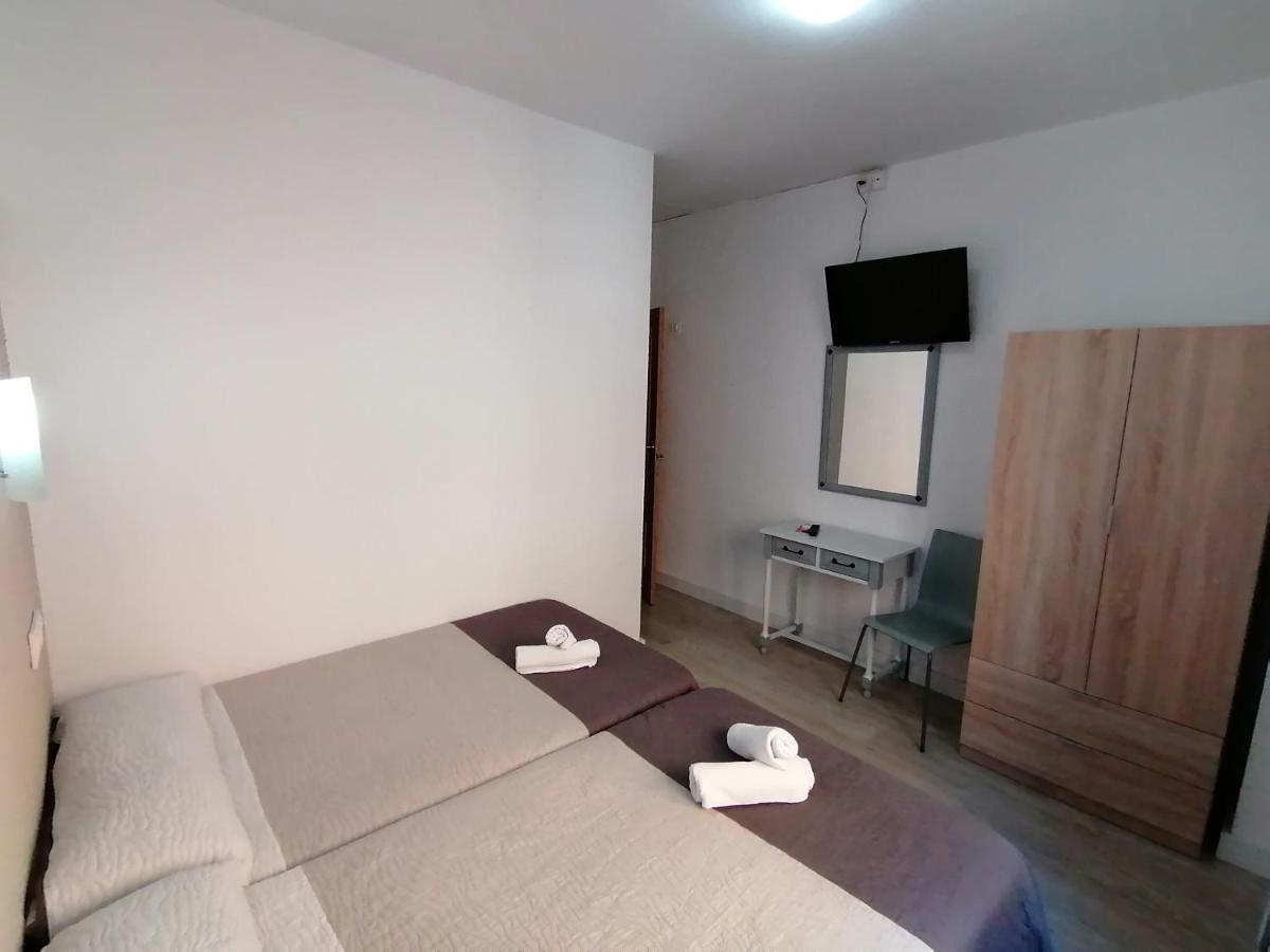 Caces Hostal Hernan Cortes מראה חיצוני תמונה