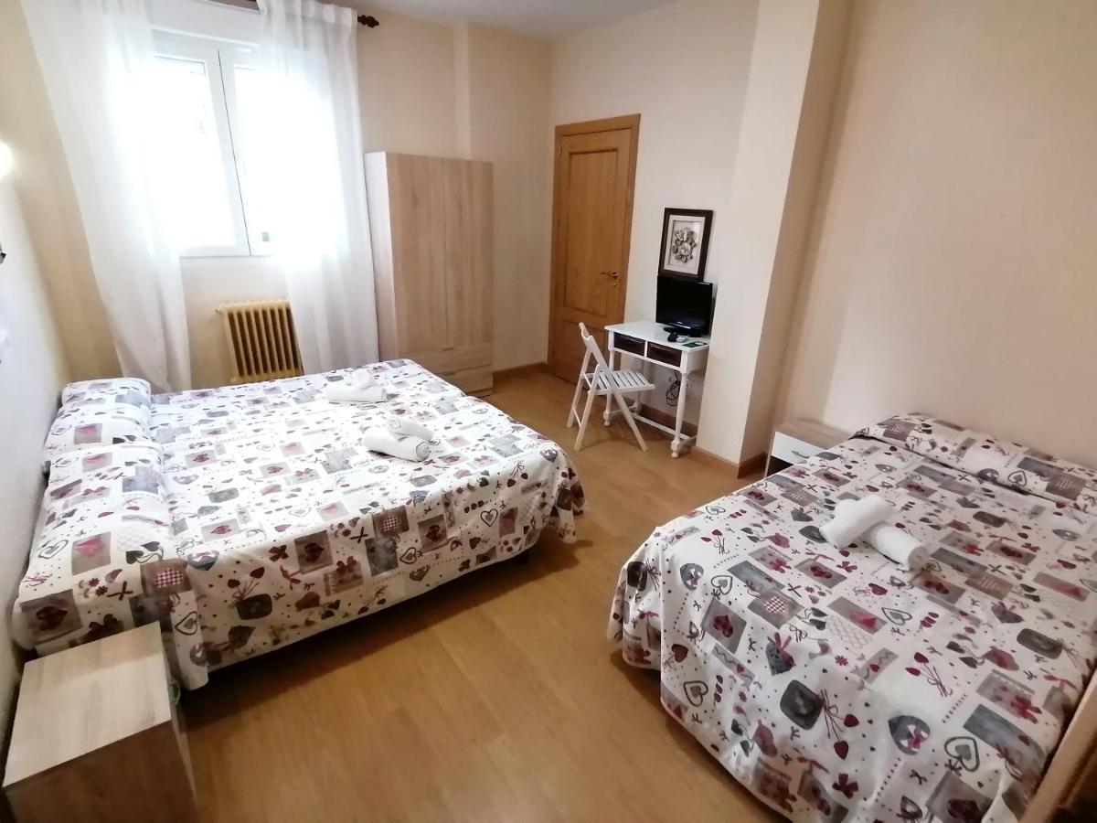 Caces Hostal Hernan Cortes מראה חיצוני תמונה