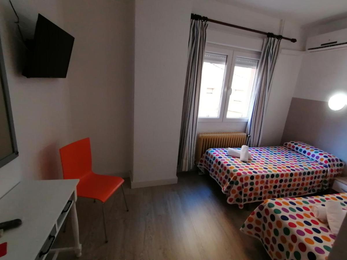 Caces Hostal Hernan Cortes מראה חיצוני תמונה