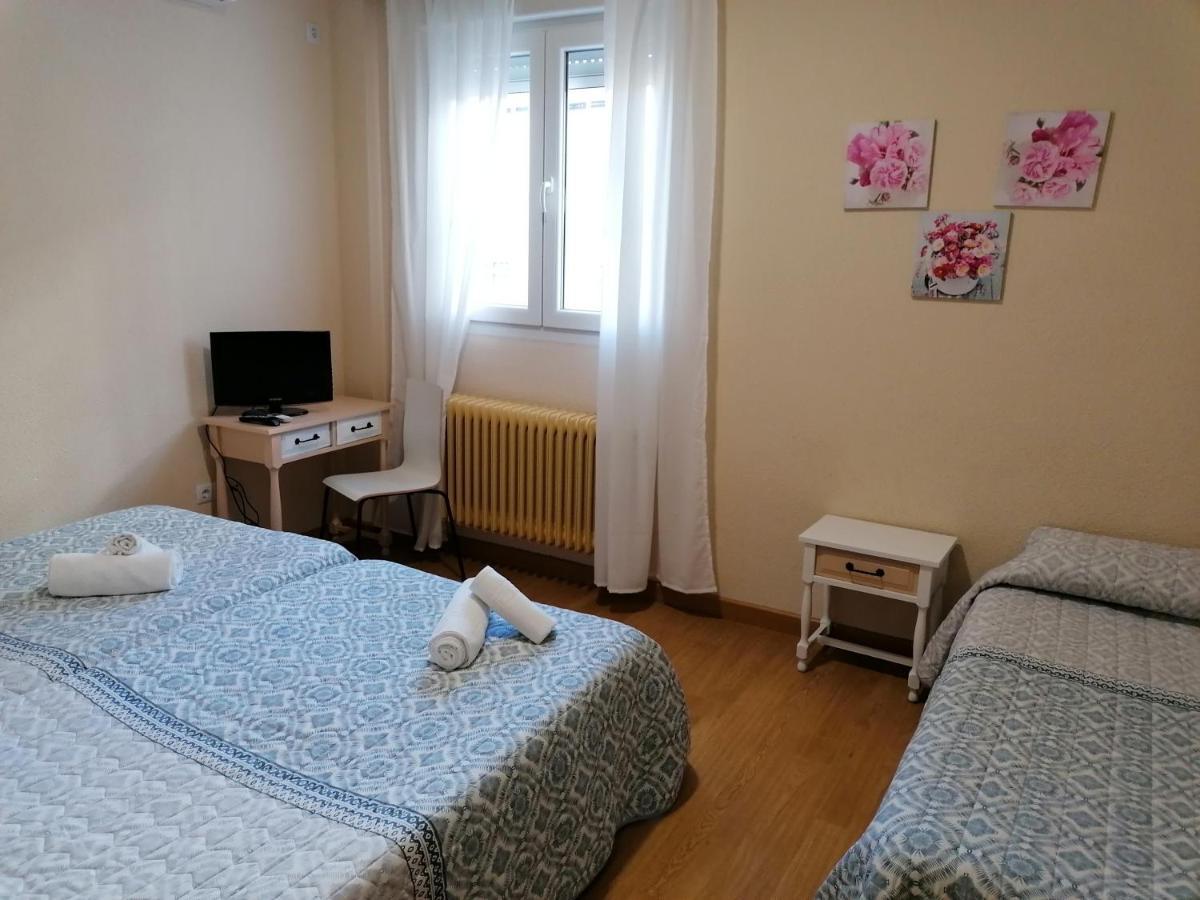 Caces Hostal Hernan Cortes מראה חיצוני תמונה