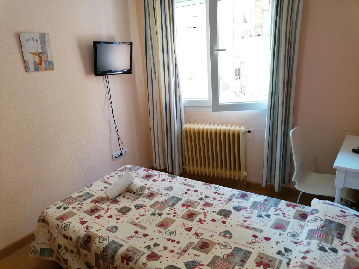 Caces Hostal Hernan Cortes מראה חיצוני תמונה