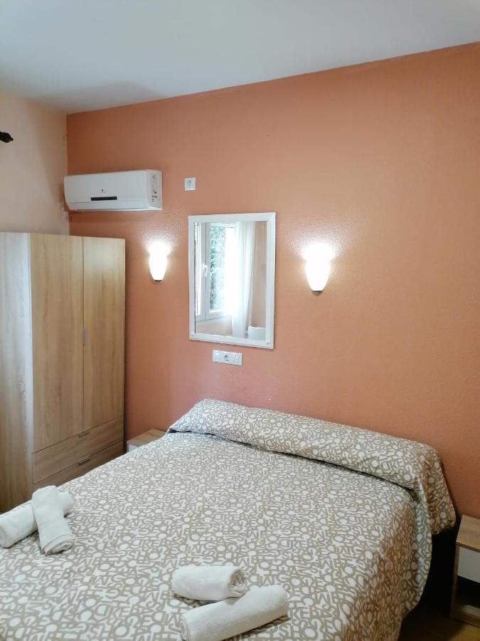 Caces Hostal Hernan Cortes מראה חיצוני תמונה