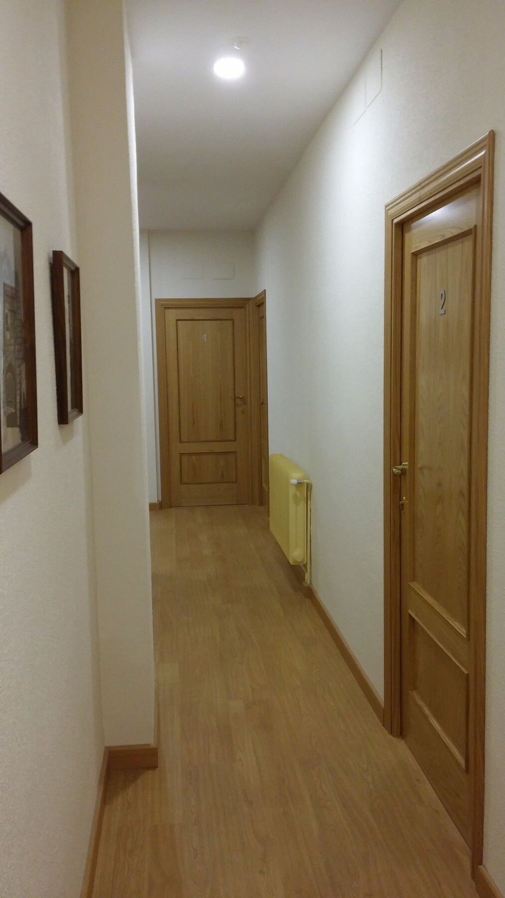 Caces Hostal Hernan Cortes מראה חיצוני תמונה